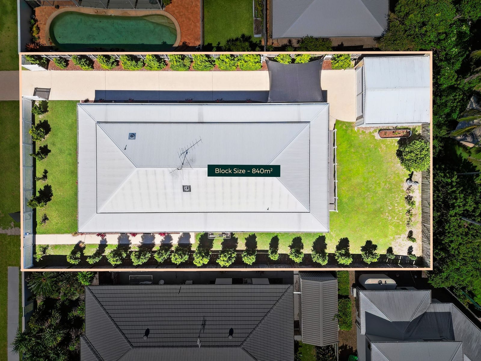 Immaculate Queenslander, 400m to Beach