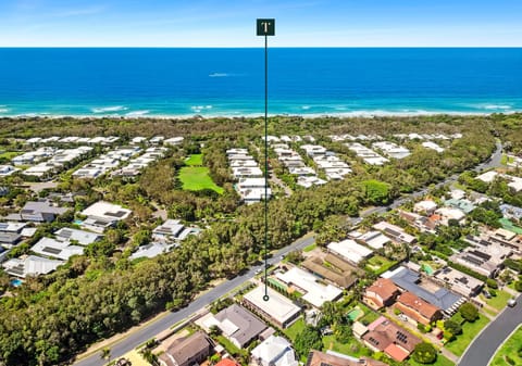 Immaculate Queenslander, 400m to Beach