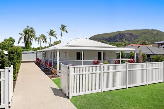 Immaculate Queenslander, 400m to Beach