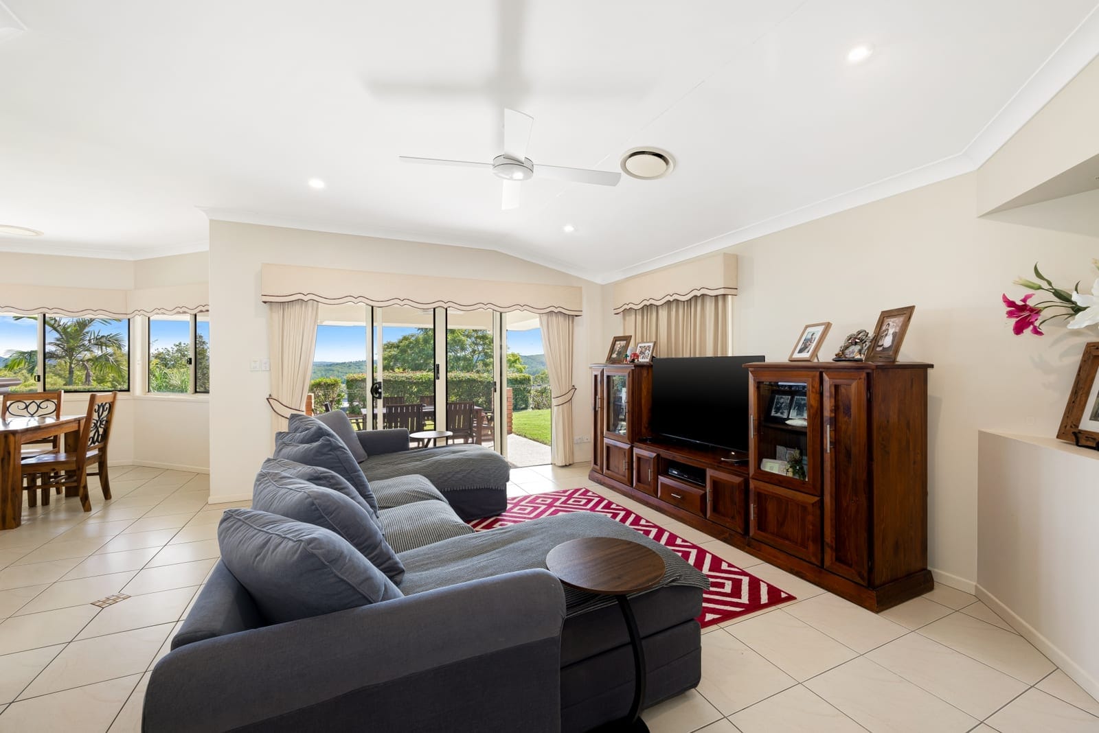 Lifestyle Acreage: Mountain Views, Northerly Splendour