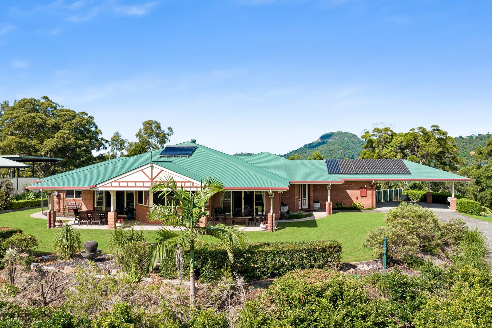 Lifestyle Acreage: Mountain Views, Northerly Splendour