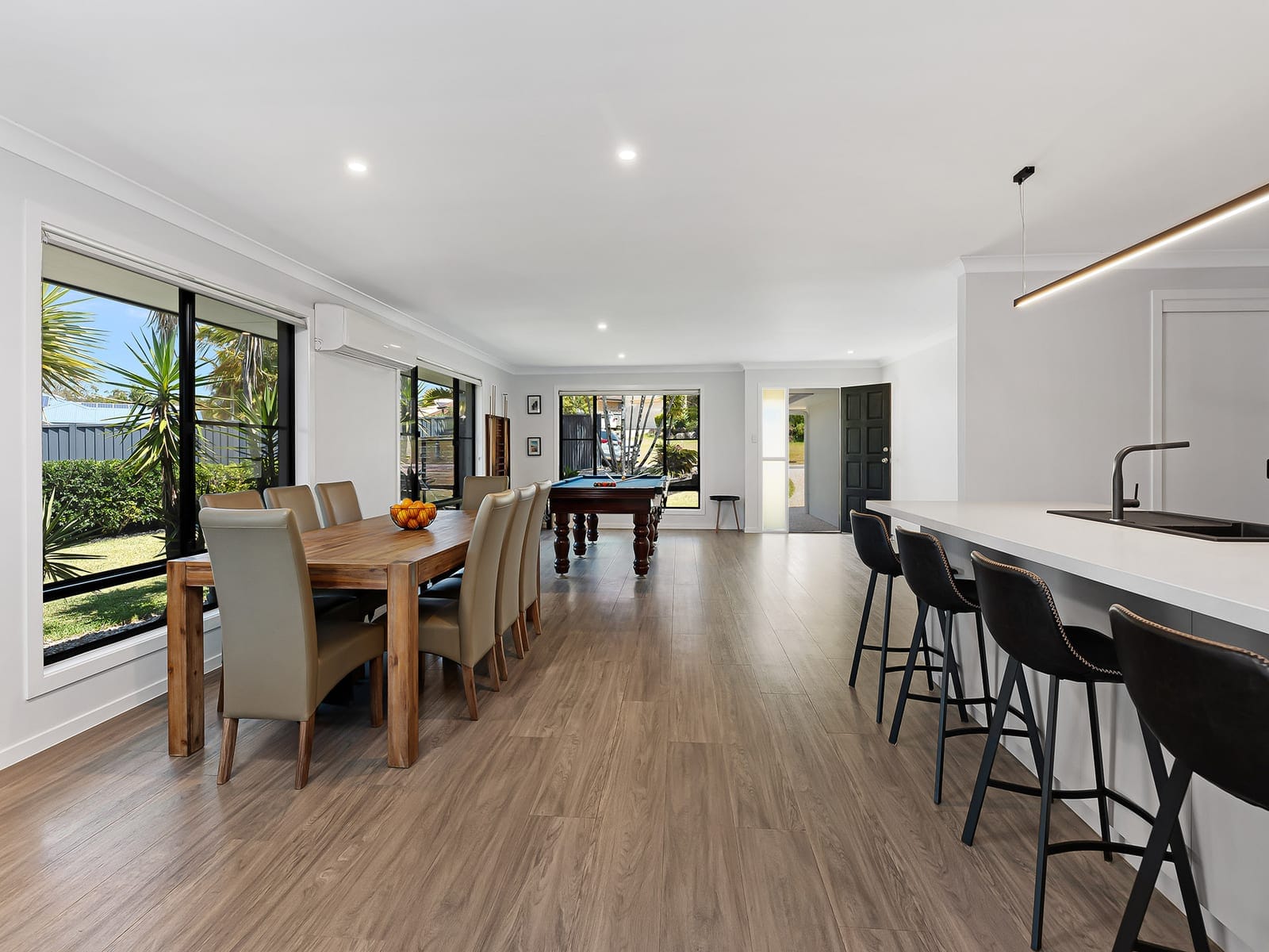 Family Entertainer In Timberdale Estate