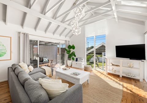 A Coastal Sanctuary for Serene Living and Beachside Luxury