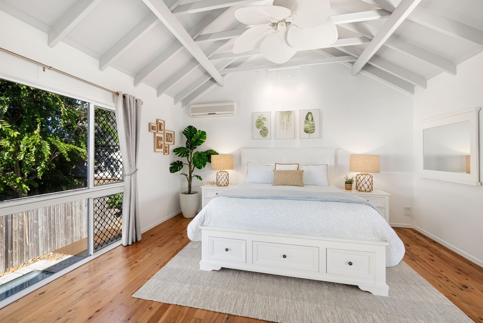 A Coastal Sanctuary for Serene Living and Beachside Luxury