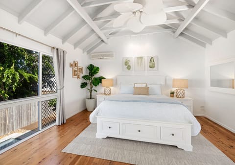 A Coastal Sanctuary for Serene Living and Beachside Luxury