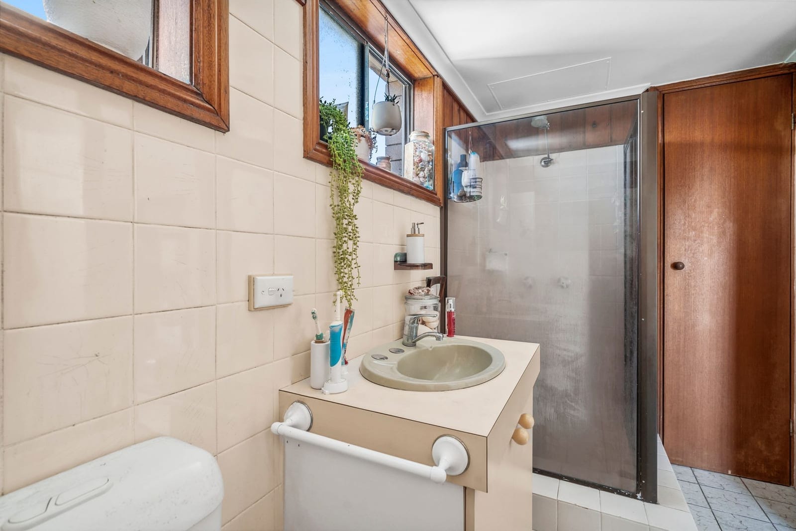 Entry Level Buying 250m to Beach