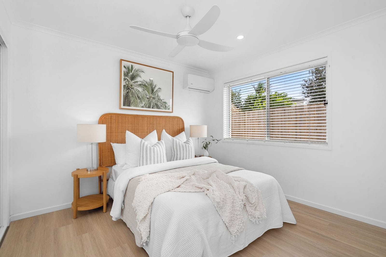 Renovated Beachside Charmer: 150m to Sand