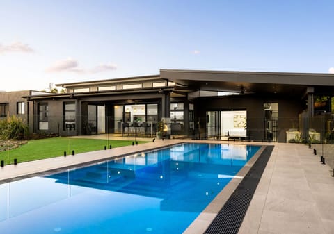 Luxury Living on Sprawling 7,697m2: Discover Your Private Paradise