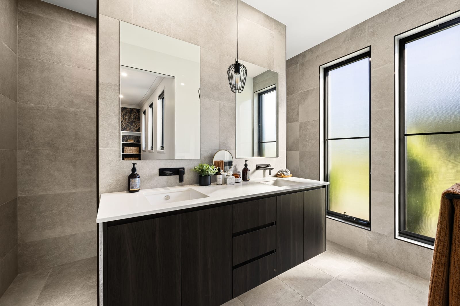 Luxury Living on Sprawling 7,697m2: Discover Your Private Paradise