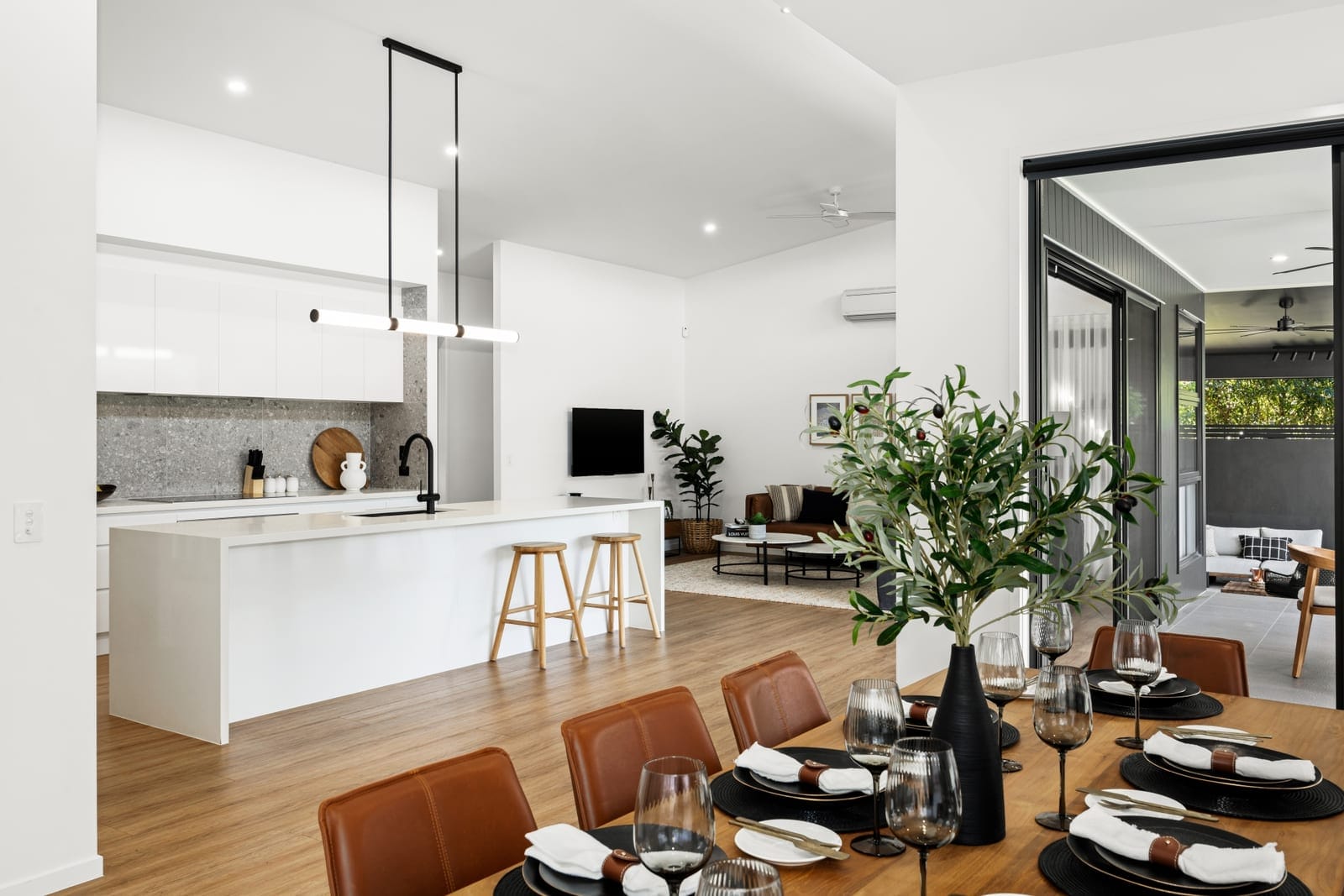 Luxury Living on Sprawling 7,697m2: Discover Your Private Paradise