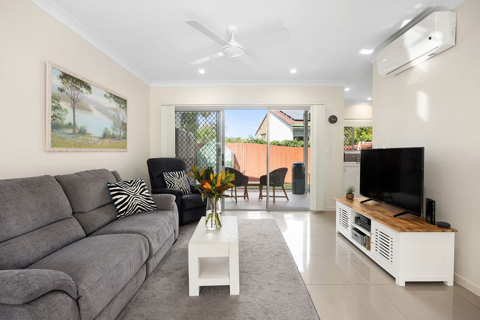Modern Townhouse, 500m to the Beach