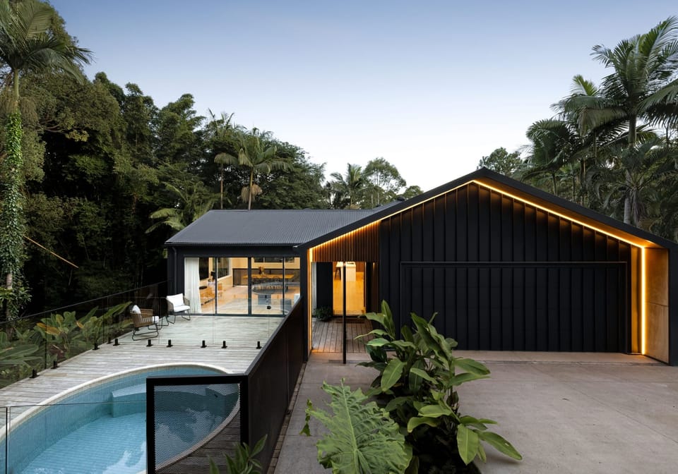 Luxurious and Contemporary Acreage Living