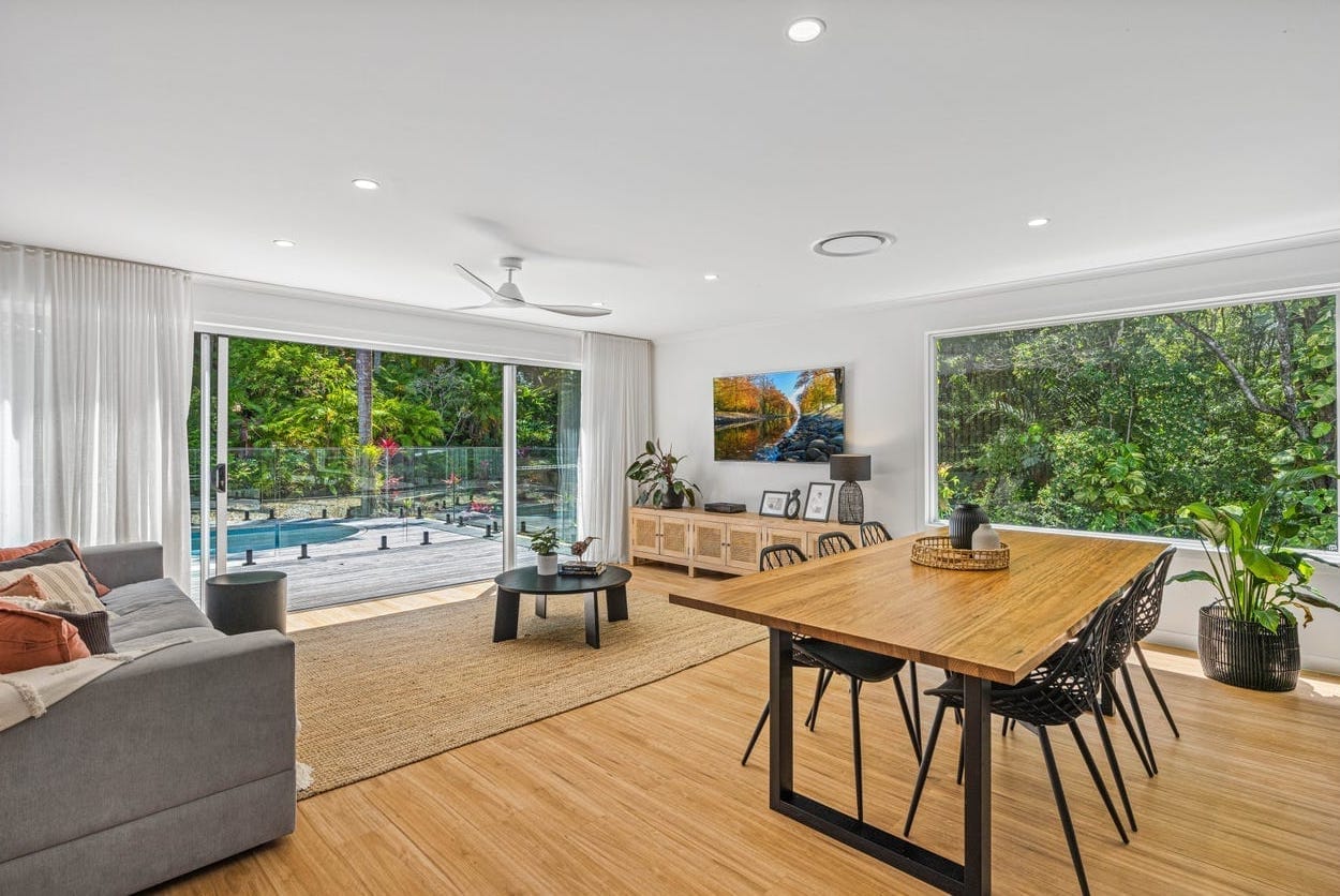Luxurious and Contemporary Acreage Living