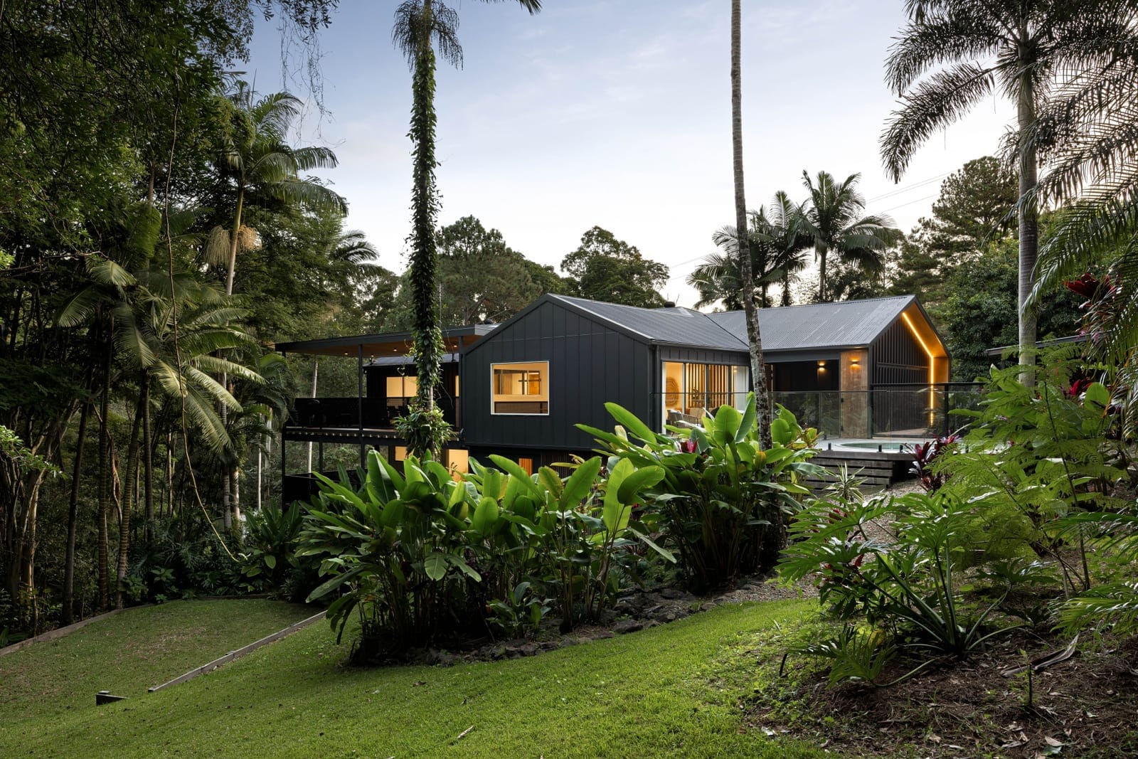 Luxurious and Contemporary Acreage Living
