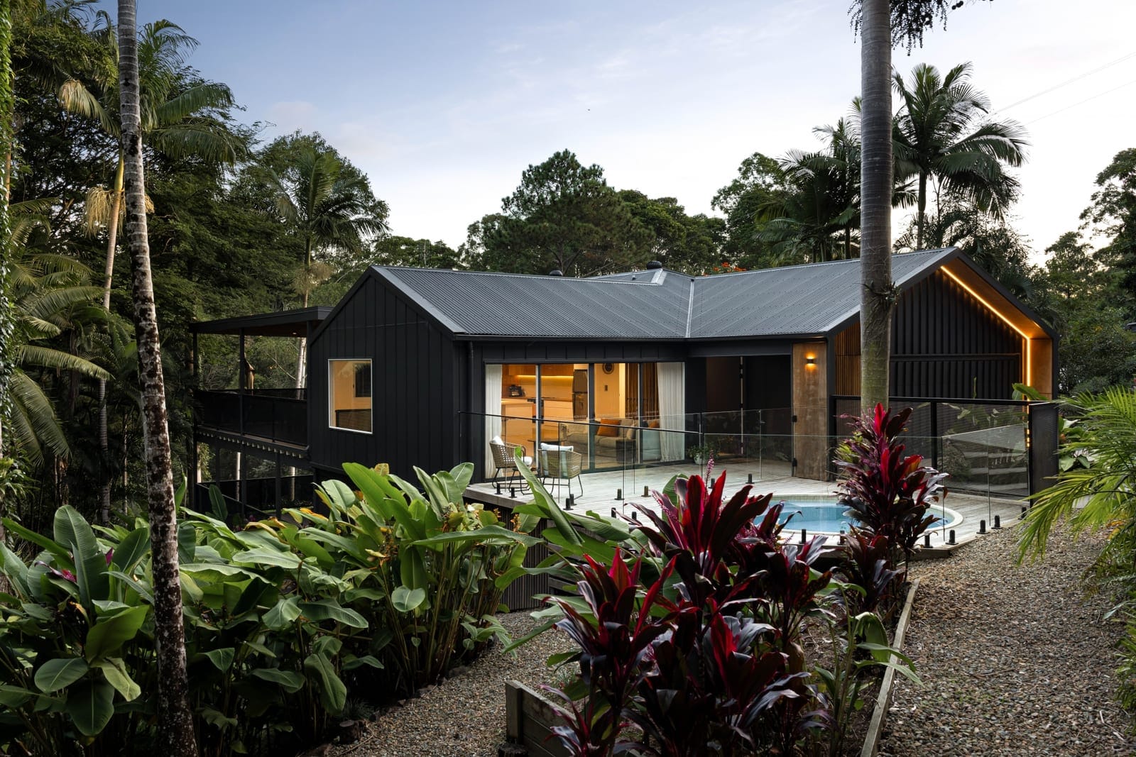 Luxurious and Contemporary Acreage Living