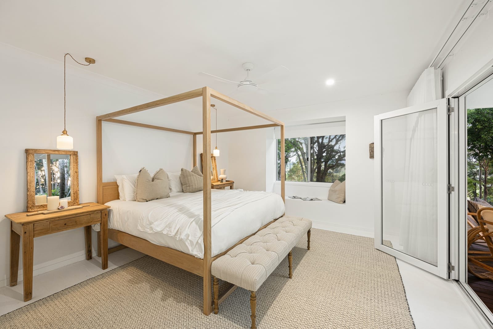 Elegant Homestead on 1½ Parklike Acres