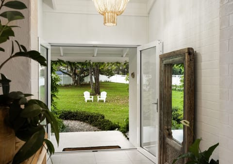 Elegant Homestead on 1½ Parklike Acres