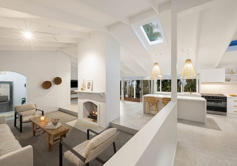 Elegant Homestead on 1½ Parklike Acres