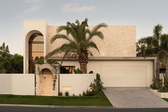 Bespoke Buddina Designer Masterpiece: 100m to Beach