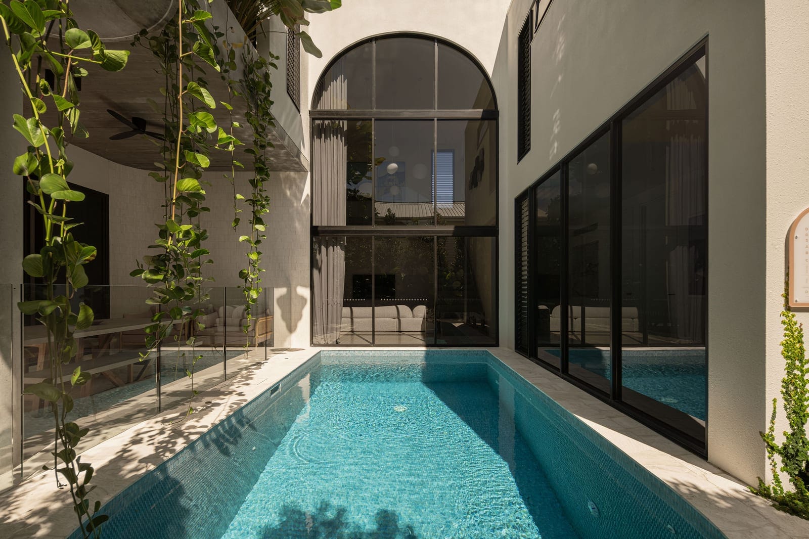 Bespoke Buddina Designer Masterpiece: 100m to Beach