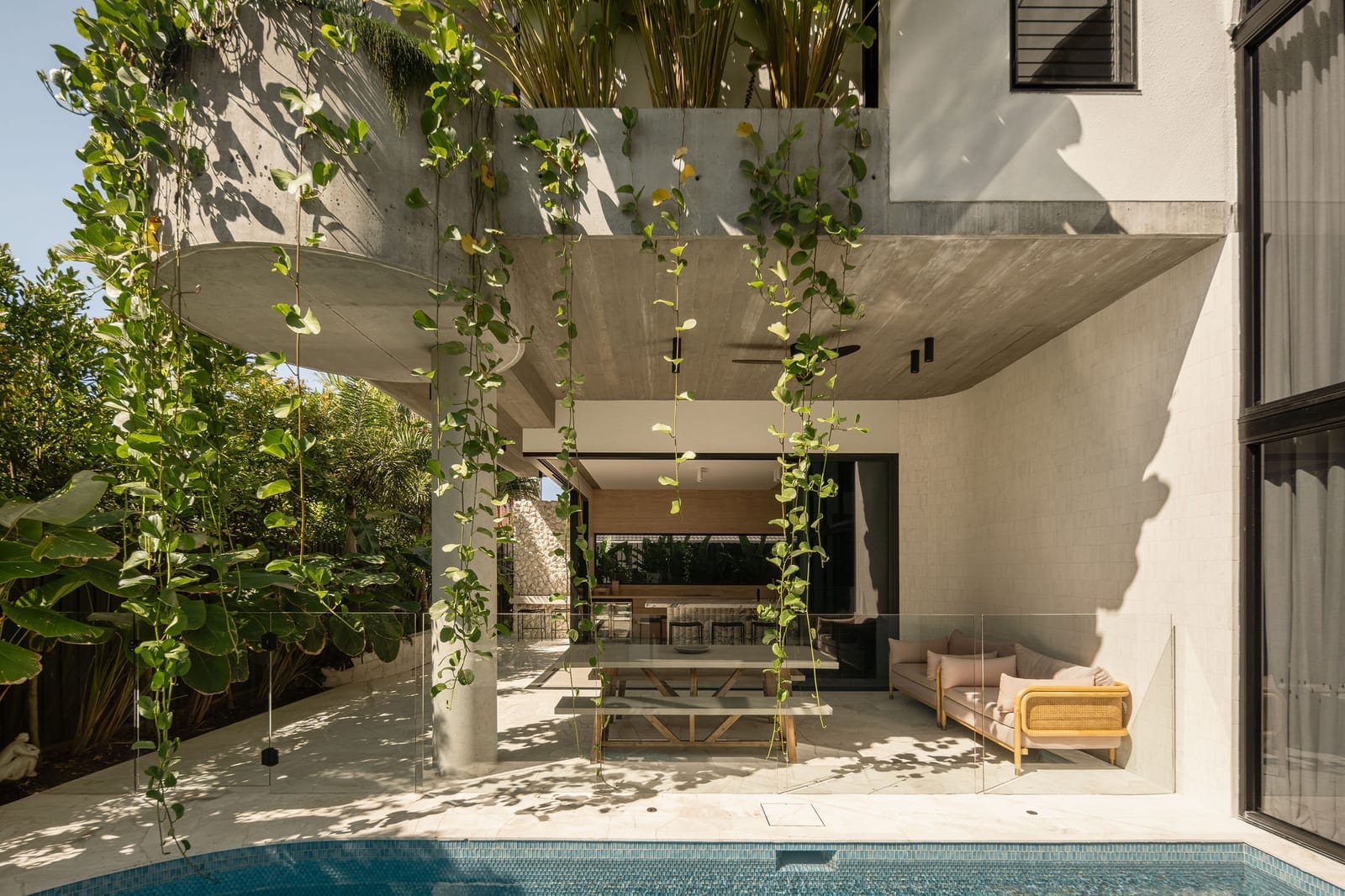 Bespoke Buddina Designer Masterpiece: 100m to Beach