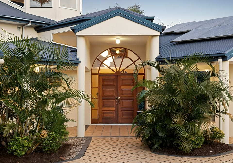 Masterpiece with DUAL LIVING and OCEAN VIEWS!