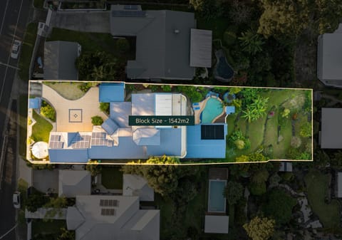 Masterpiece with DUAL LIVING and OCEAN VIEWS!