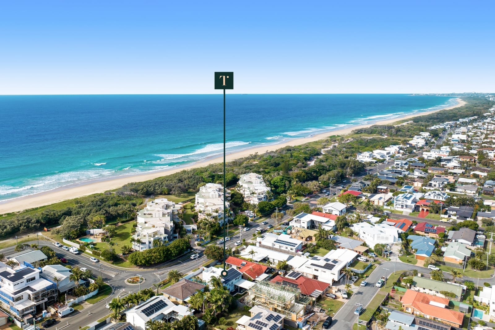 100m to the Sand: Beachside Entertainer