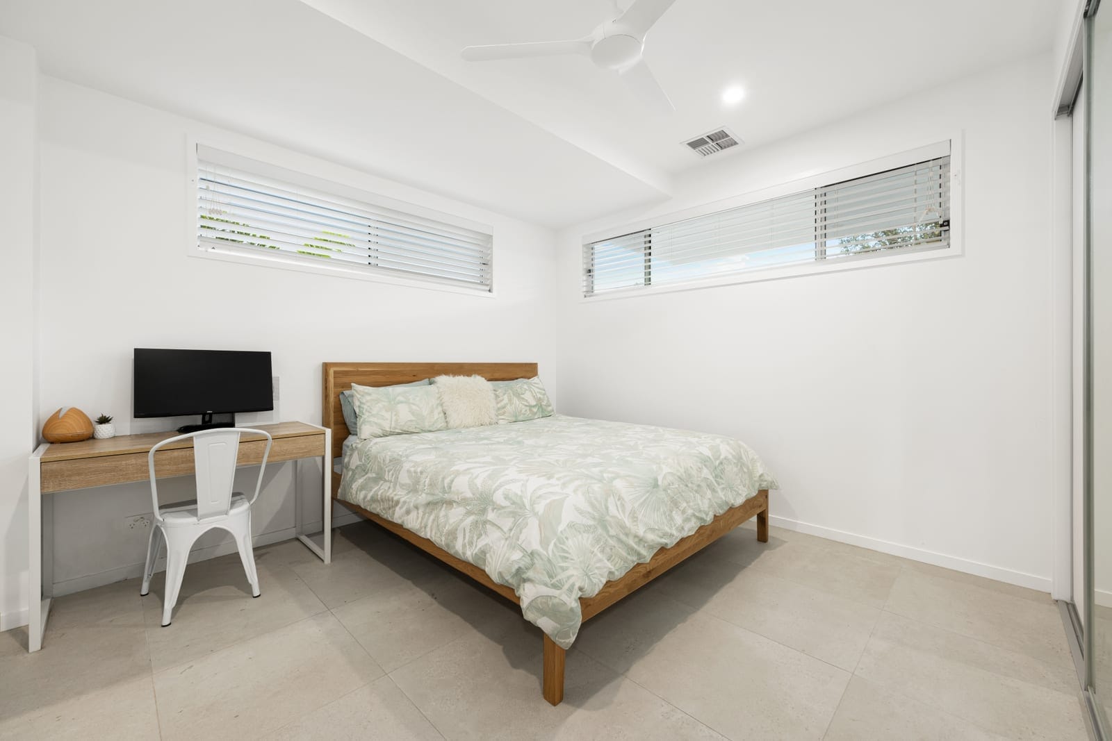 North Facing Waterfront – Ocean Access