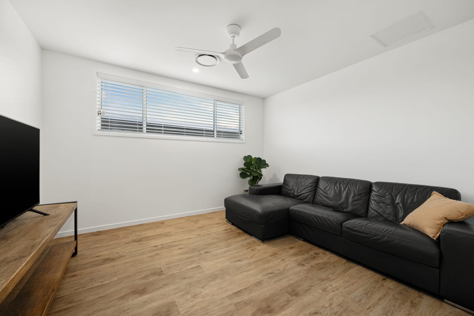 North Facing Waterfront – Ocean Access