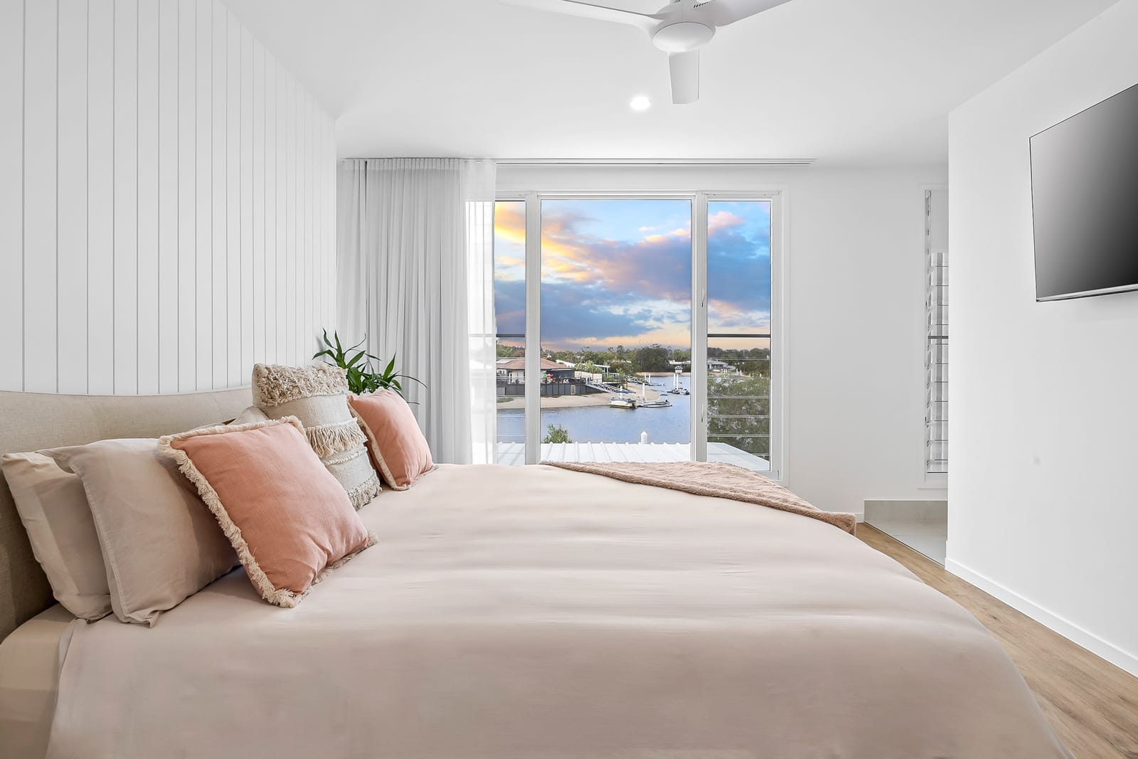 North Facing Waterfront – Ocean Access