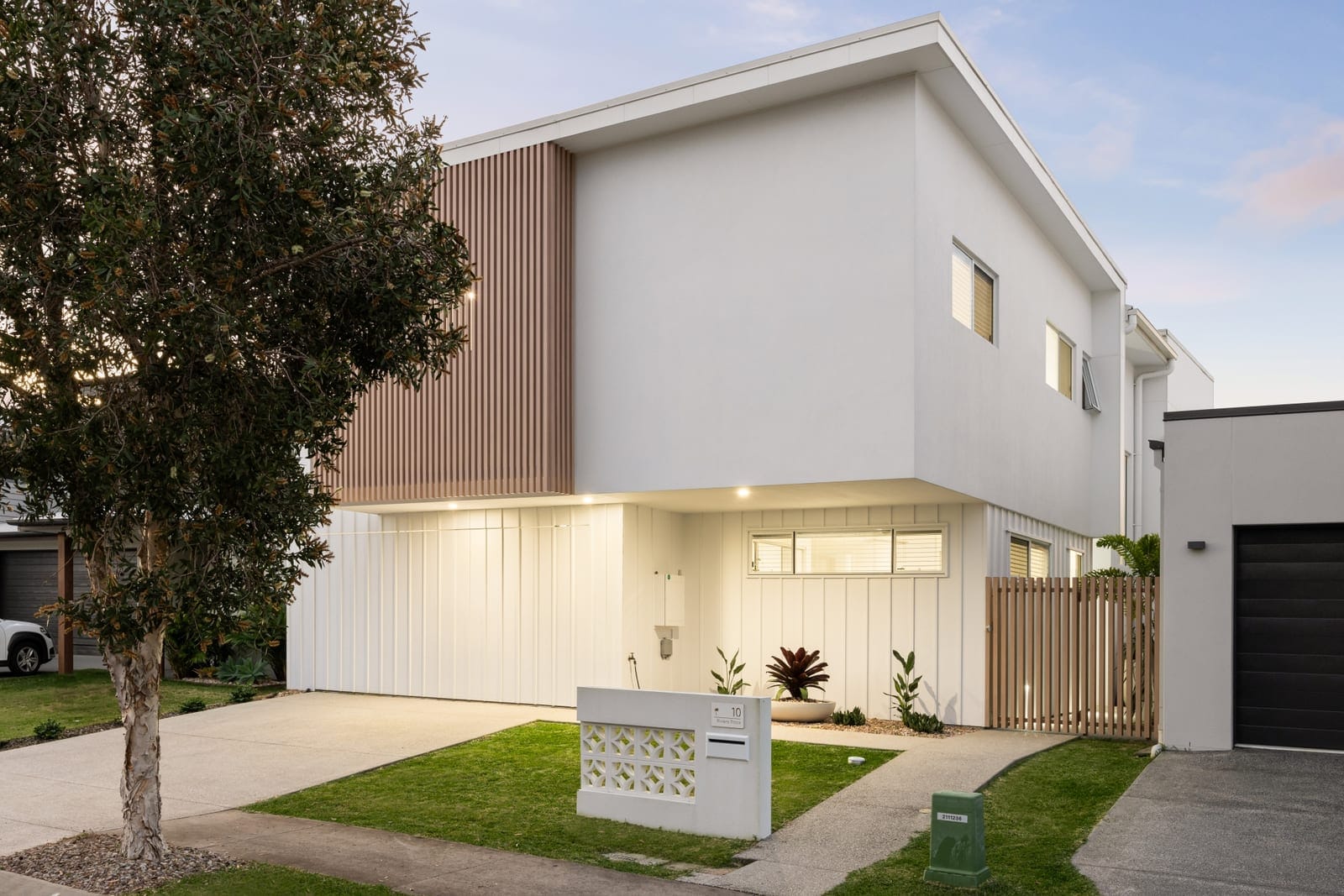 North Facing Waterfront – Ocean Access