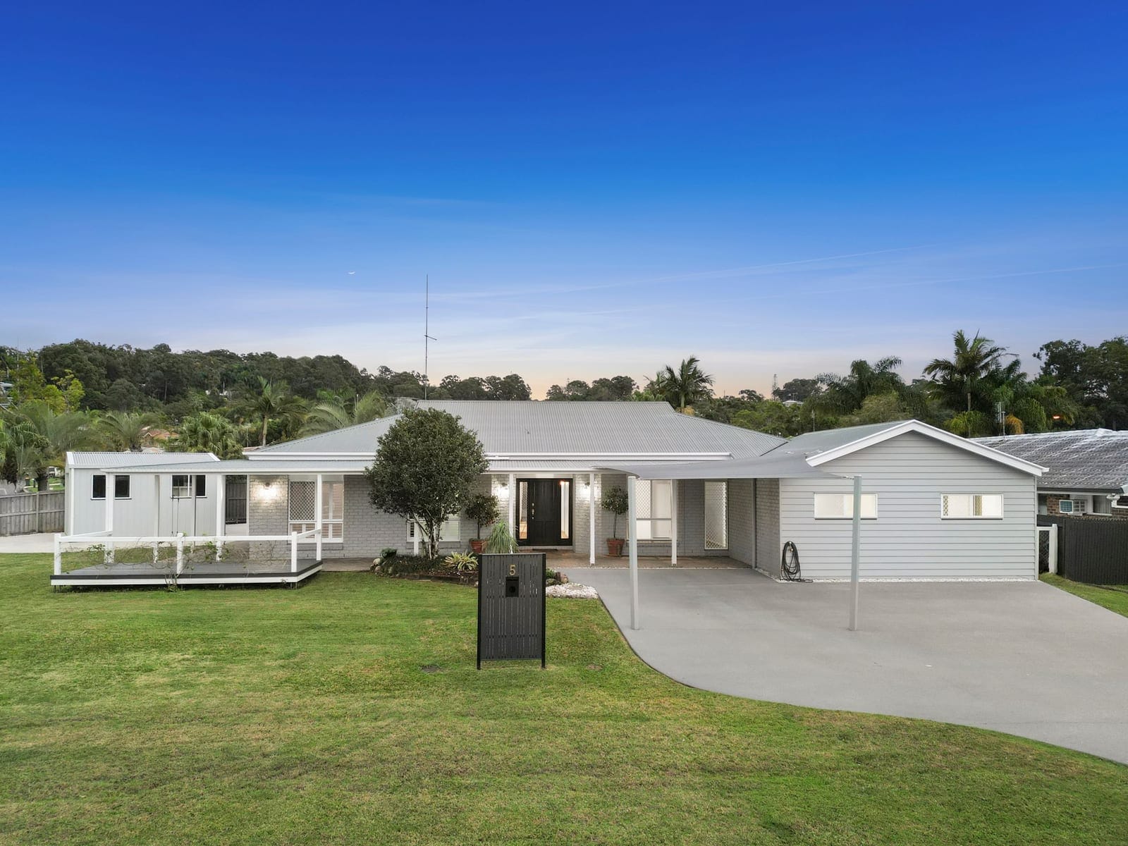 Buderim ¼ Acre Country Charm