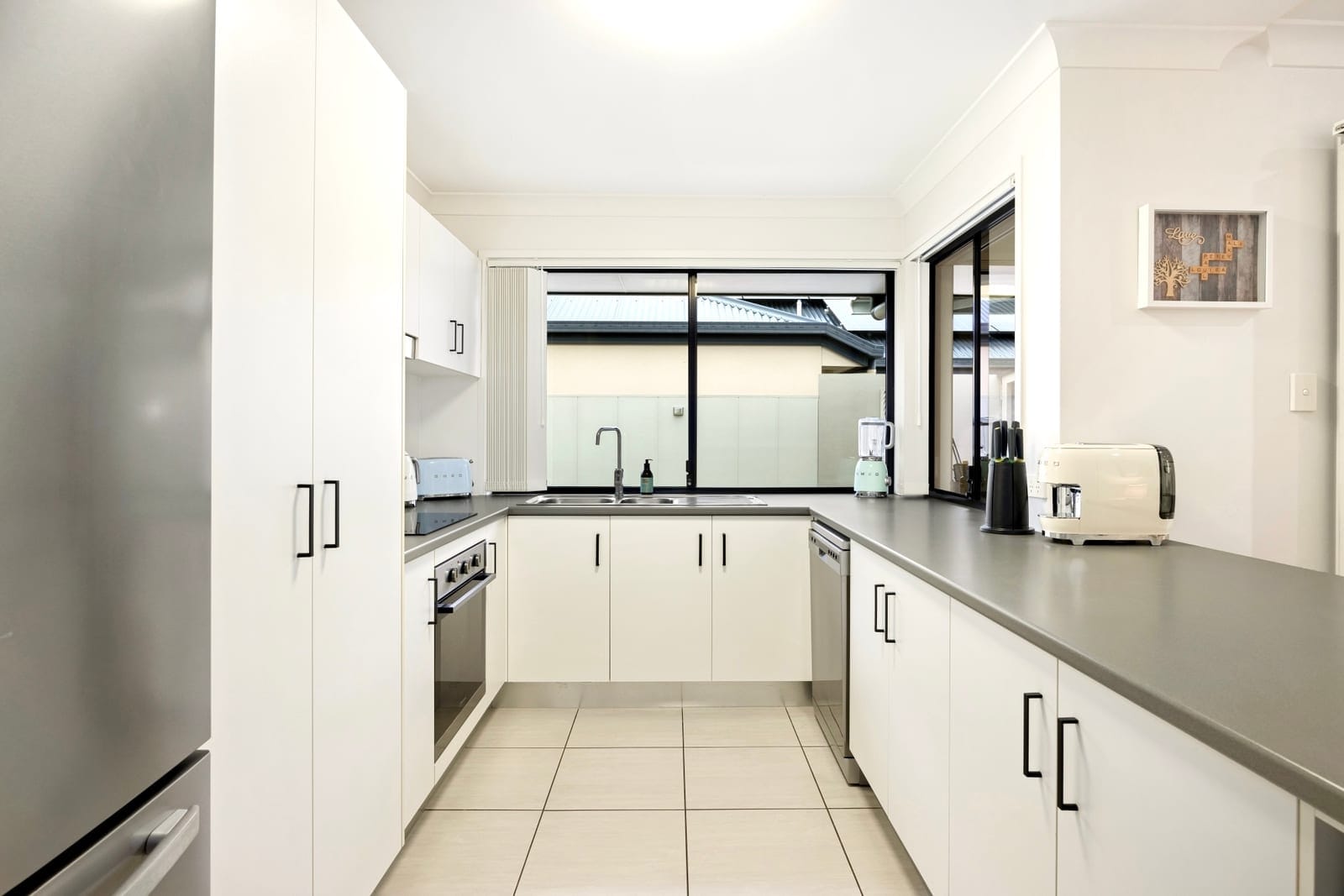 Stylish & Turn-key Ready: Just a Bike Ride to Mooloolaba Beach!