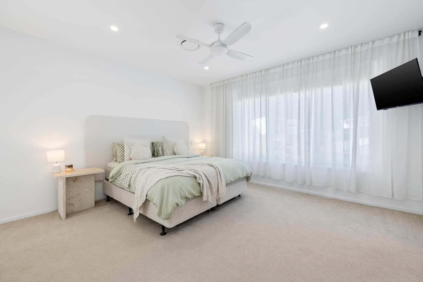 Presentation Perfect: Elegant & Contemporary