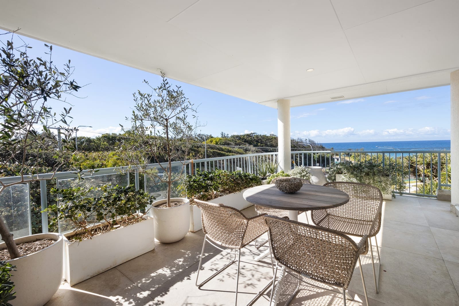 Top Floor Oceanview Apartment Metres From The Beach