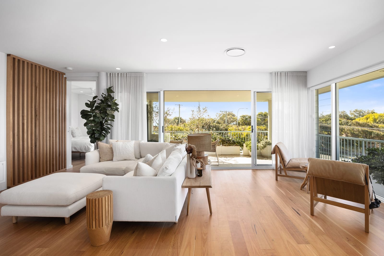Top Floor Oceanview Apartment Metres From The Beach