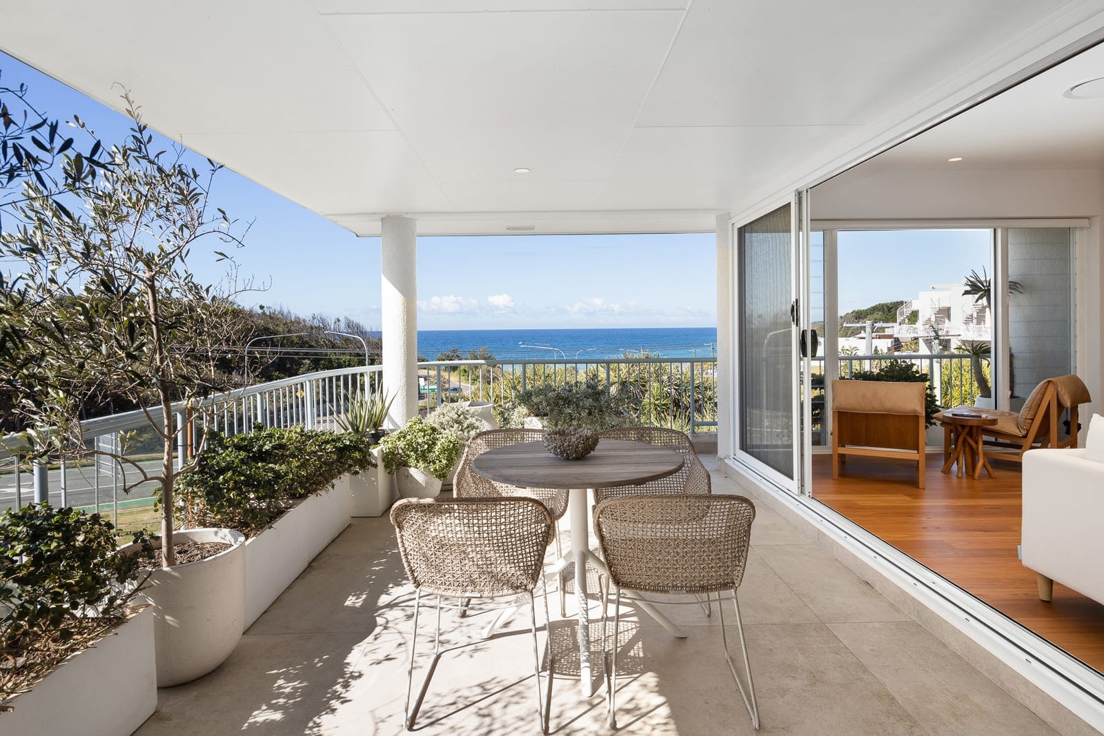 Top Floor Oceanview Apartment Metres From The Beach