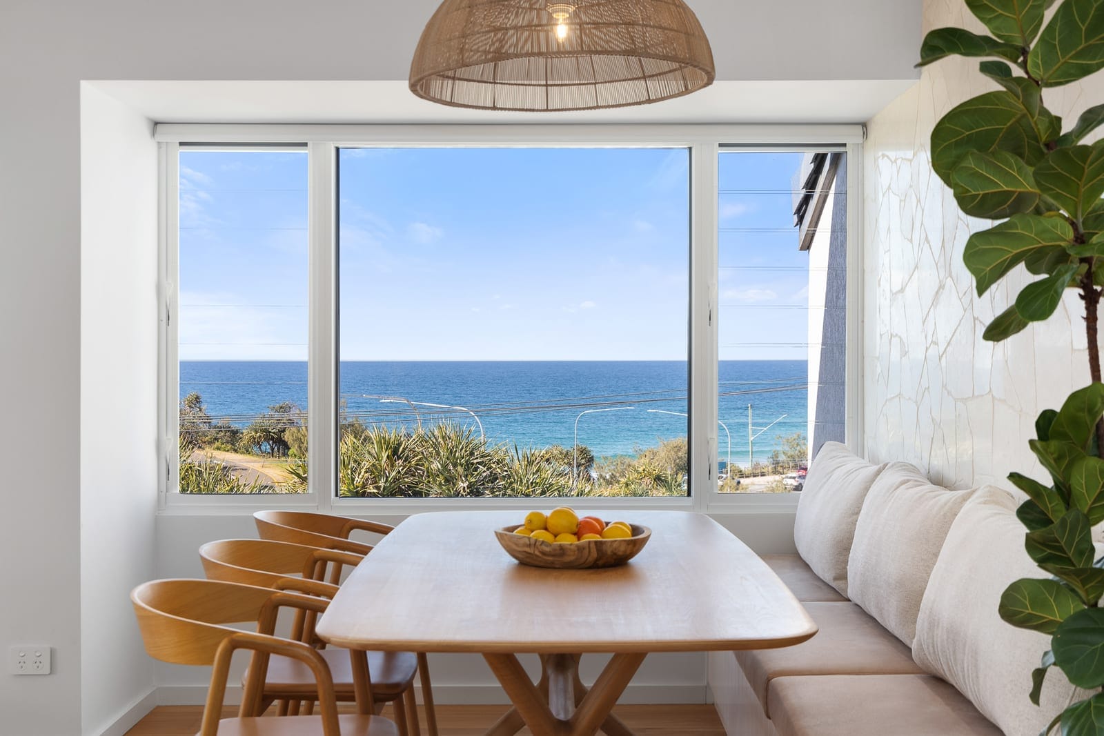 Top Floor Oceanview Apartment Metres From The Beach
