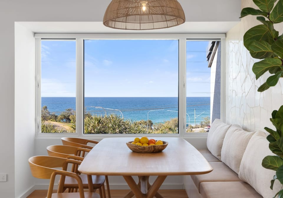 Top Floor Oceanview Apartment Metres From The Beach