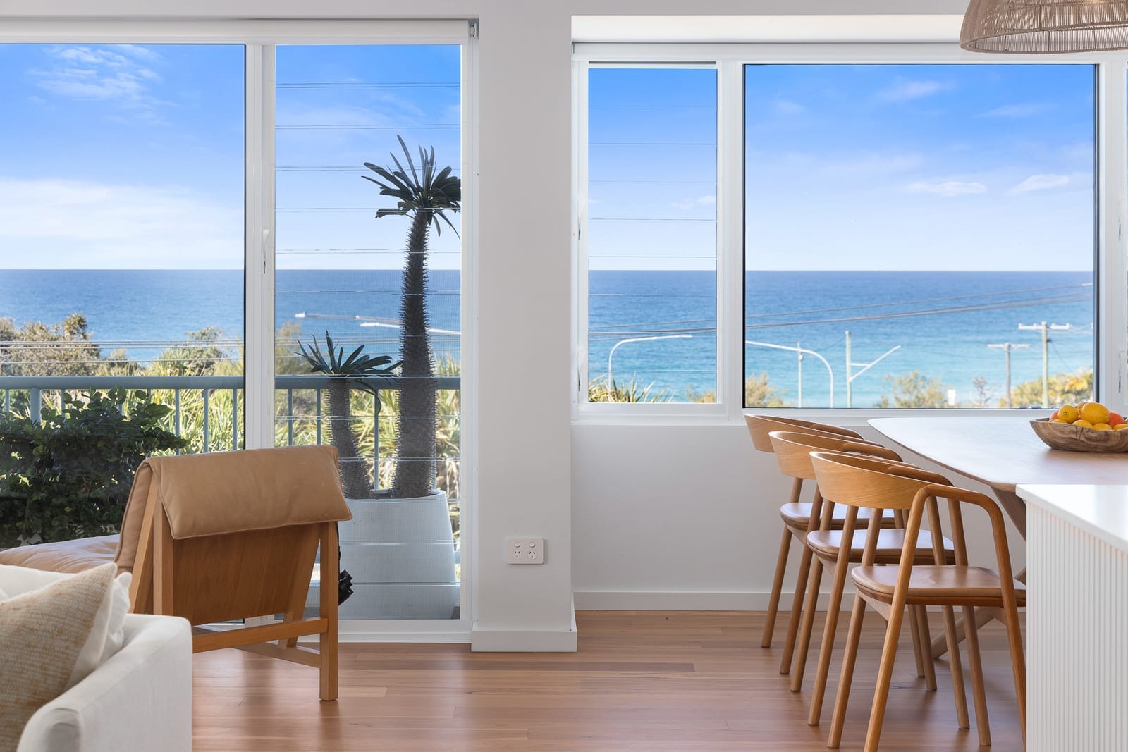 Top Floor Oceanview Apartment Metres From The Beach