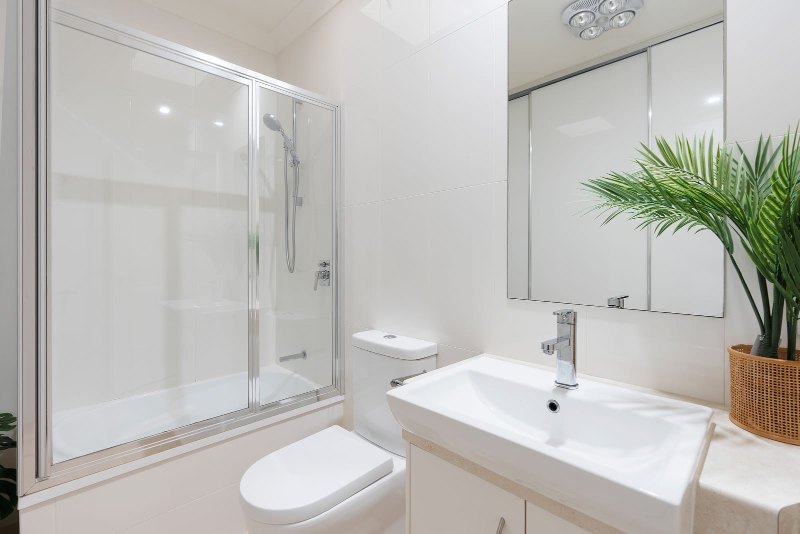 Low Maintenance Retreat, 250m to the Beach