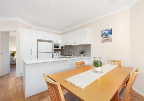Low Maintenance Retreat, 250m to the Beach