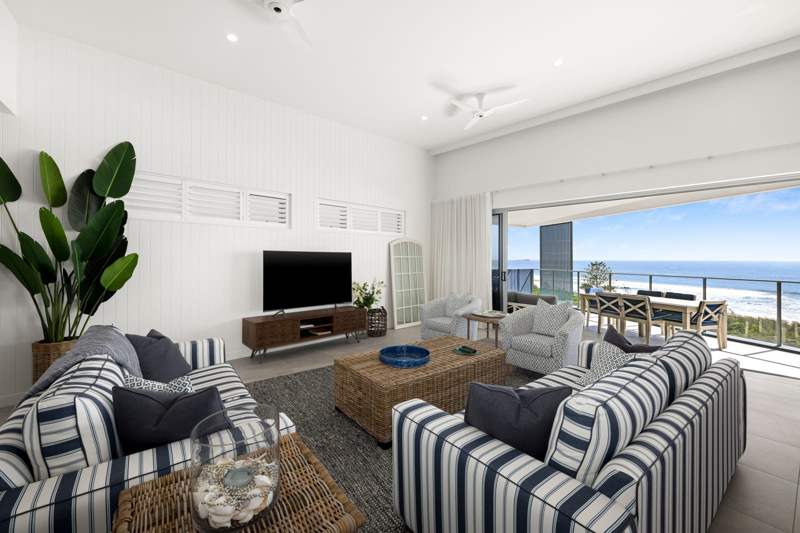 Penthouse Perfection: Sweeping Ocean Views