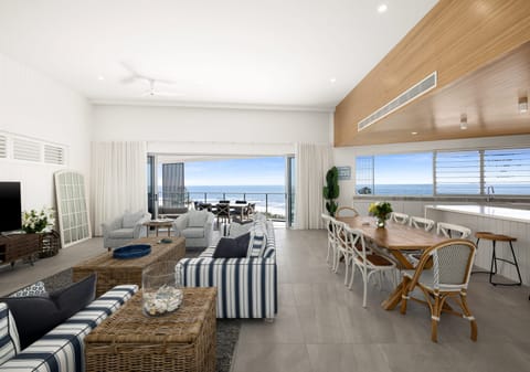 Penthouse Perfection: Sweeping Ocean Views