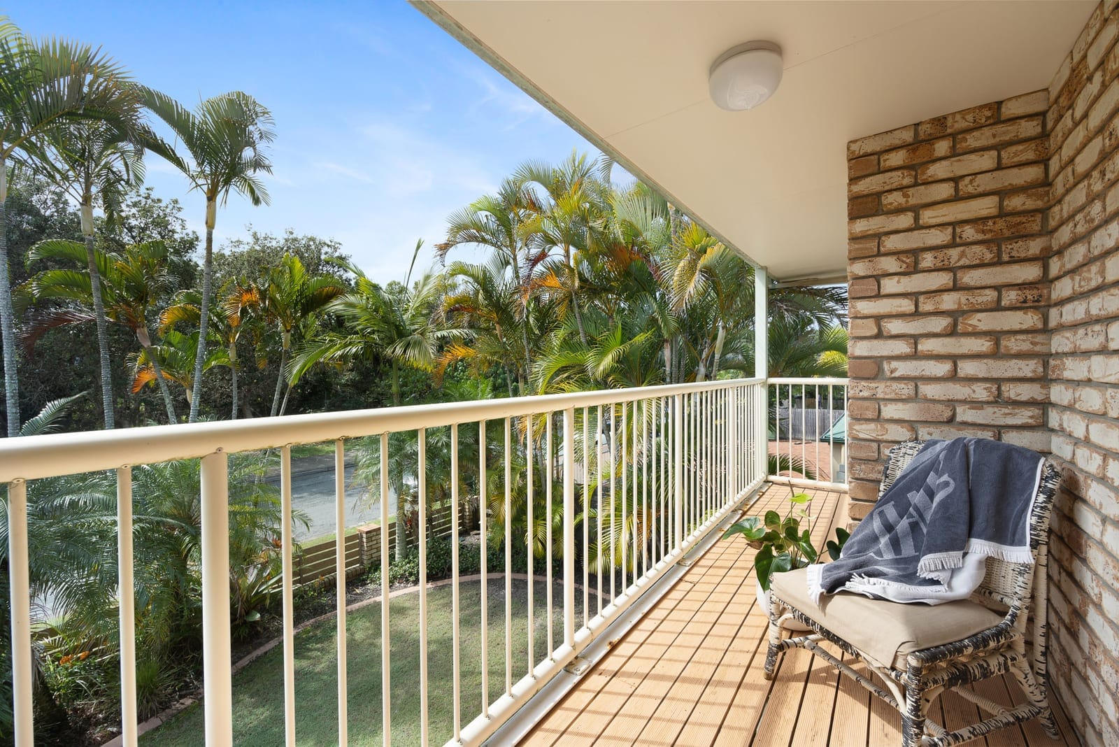 *MOTIVATED SELLER* - Turn-Key Townhouse in Prime Beachside Location