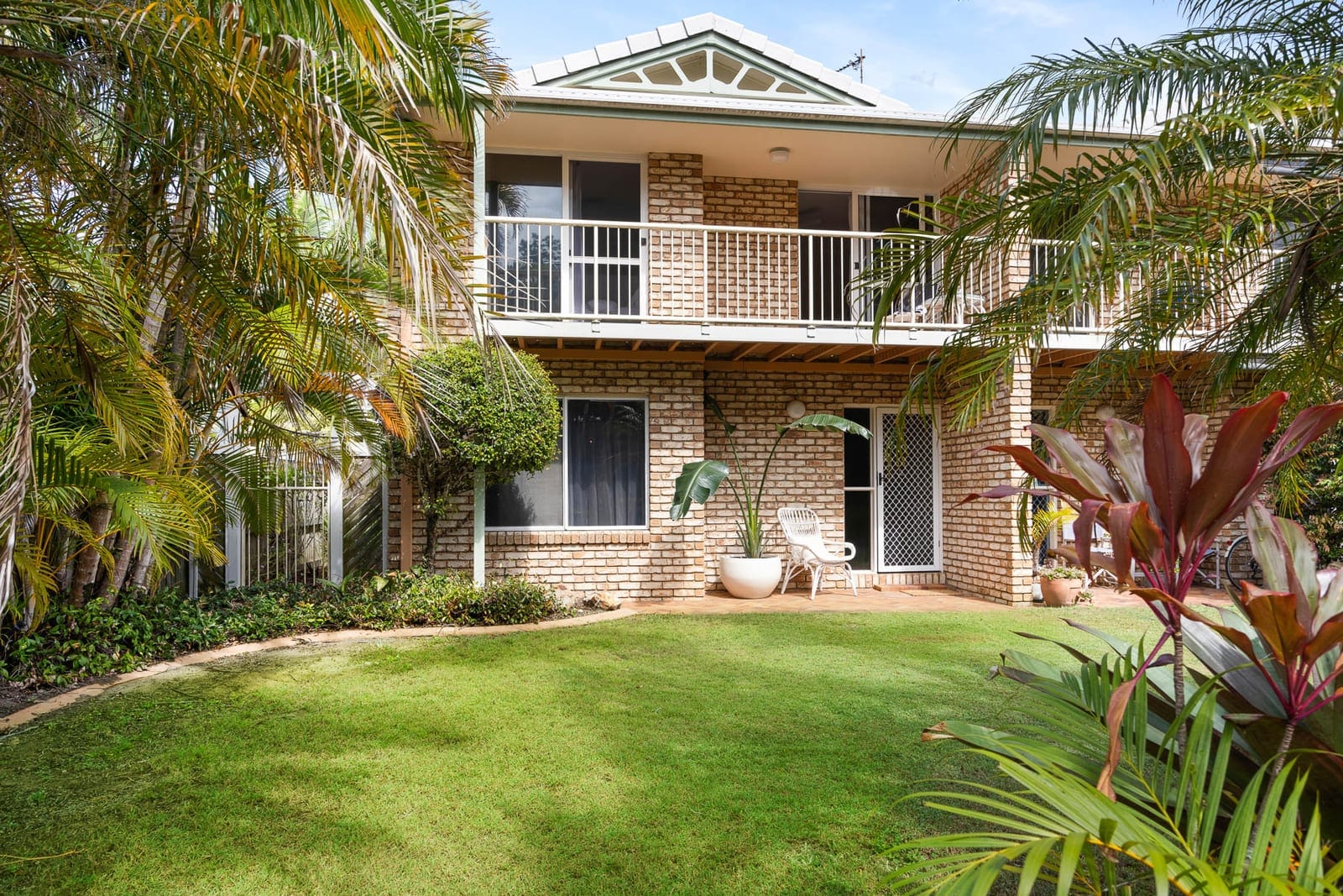 *MOTIVATED SELLER* - Turn-Key Townhouse in Prime Beachside Location