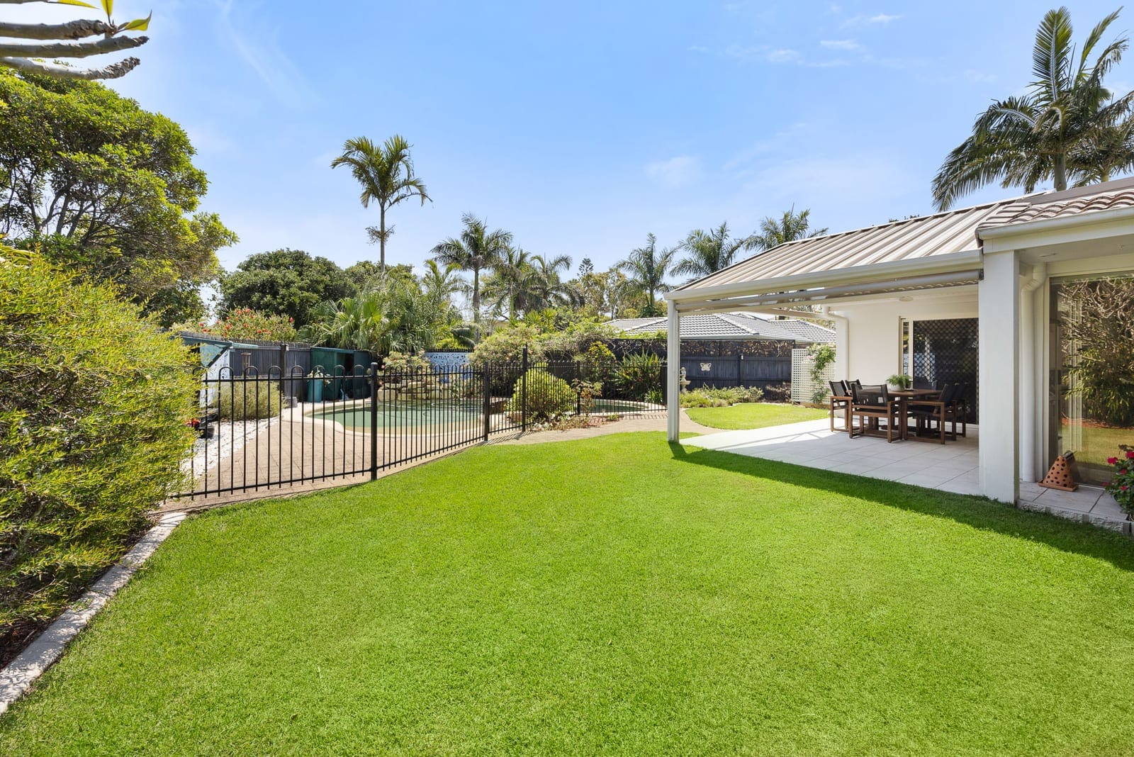 Immaculate Home in Quiet Cul-de-sac, Metres from the Beach