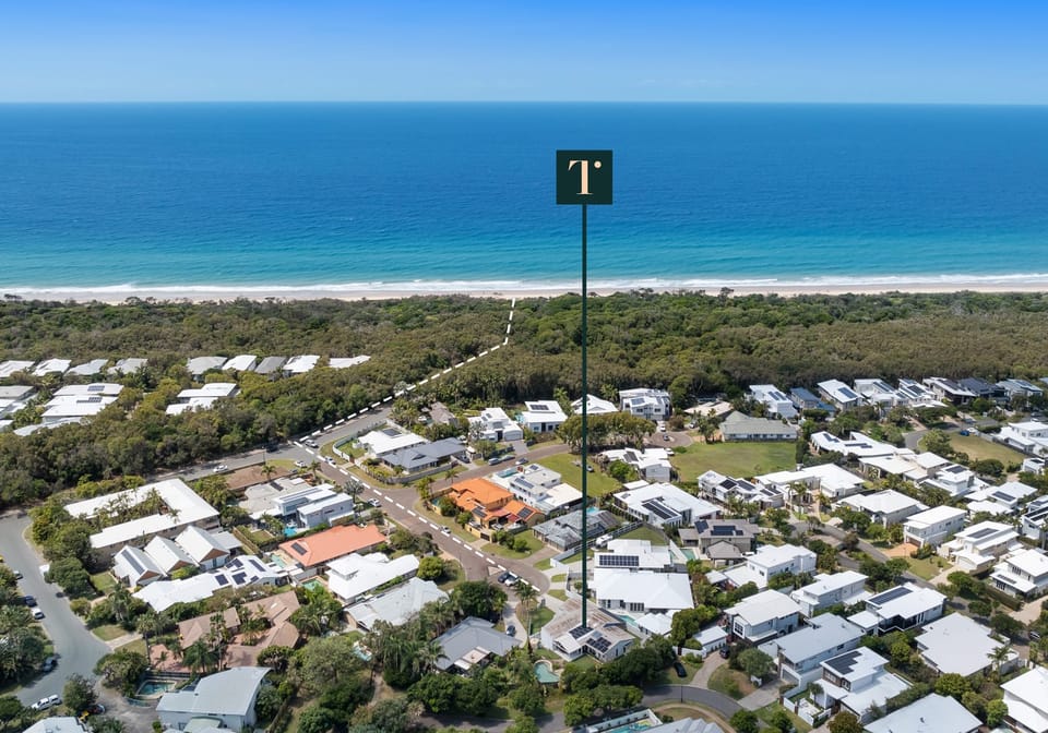 Immaculate Home in Quiet Cul-de-sac, Metres from the Beach