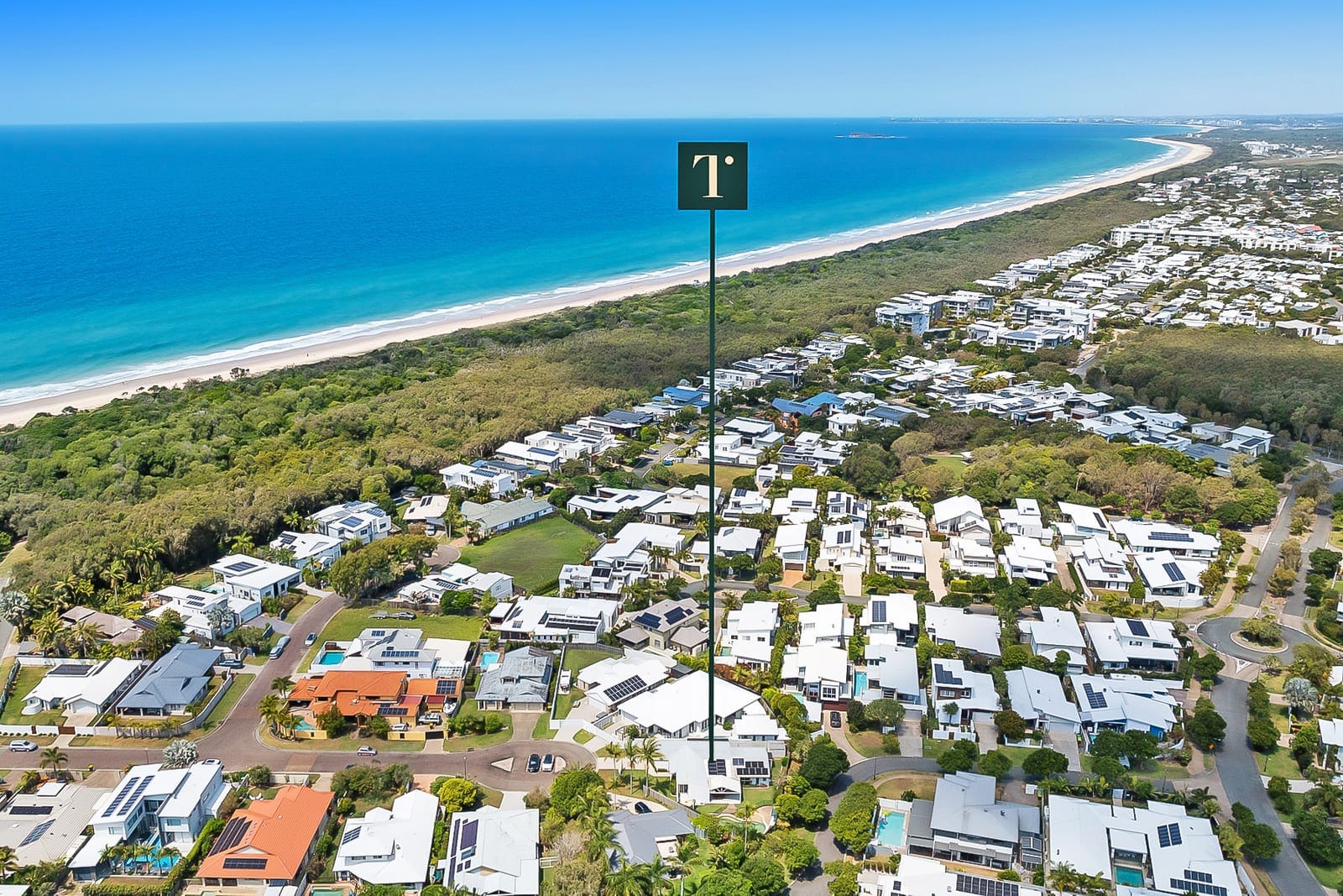 Immaculate Home in Quiet Cul-de-sac, Metres from the Beach